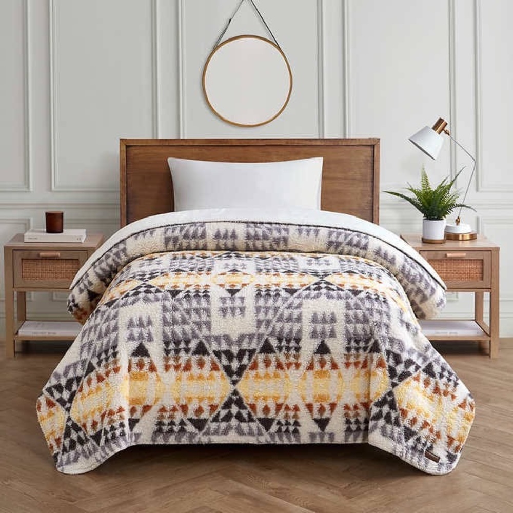 NWT Pendleton Sherpa Twin Blanket - Arrowpoint pattern